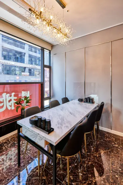 프라이빗 룸이 있는 고급 중식당 인테리어